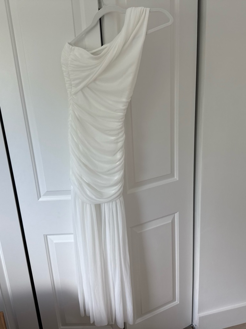 Elegant White One-Shoulder Ruched Evening Dress